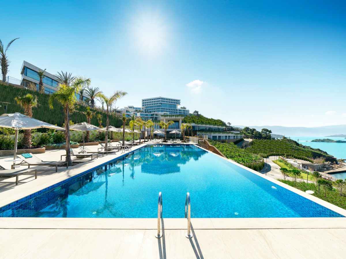 Escape to Paradise with Award Global Travel & Charter’s Luxury&nbsp;Accommodations